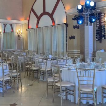 Royal Restaurant & Banquet - Vietnamese Near Me - Westminster, California Royal Restaurant & Banquet - Vietnamese Near Me - Westminster, California