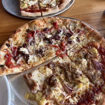 Flatbread Company - 1/2 & 1/2, mopsie pork and the P.E. - Pizza Near Me - Paia, Hawaii
