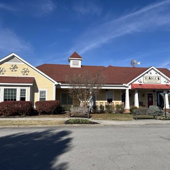 Mama's Farmhouse - Exterior of building - Southern Near Me - Pigeon Forge, Tennessee