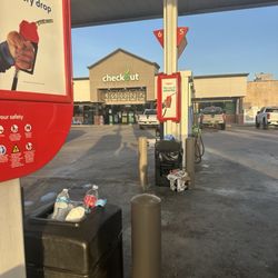 Trash everywhere !