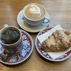 La Colombe - Latte Peppermint Cardamom Tea Almond Croissant