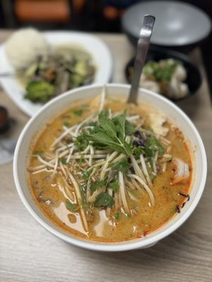Duke's Pad Thai by null