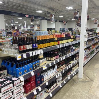 Binny's Beverage Depot - Bloomington - rows of bottles and cans - Beer, Wine & Spirits Near Me - Bloomington, Illinois Binny's Beverage Depot - Bloomington - rows of bottles and cans - Beer, Wine & Spirits Near Me - Bloomington, Illinois
