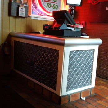 Chili's - To go register - American Near Me - Aventura, Florida
