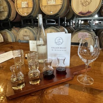 Cellar Beast Winehouse - Wine Tasting Room Near Me - Andreas, Pennsylvania
