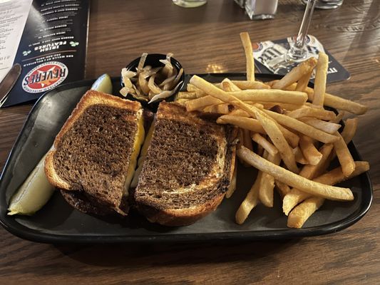 Revere's Wells Street Tavern by null