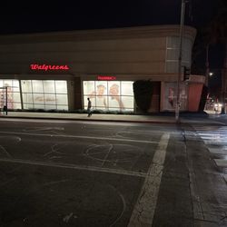 Walgreens - A very poorly run Walgreens.