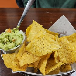 Bella Vista - Warm chips and guacamole