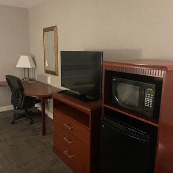 Hampton Inn & Suites Redding - Microwave and Fridge, TV, desk - Hotels Near Me - Redding, California