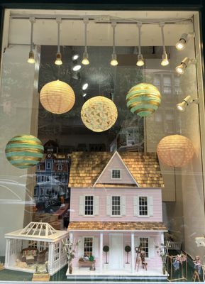 Tiny Doll House by null