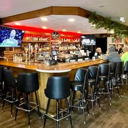 Nonna’s Pizzeria and Pub - Bar