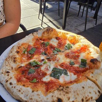 Isola Pizza Bar - Pizza Near Me - San Diego, California
