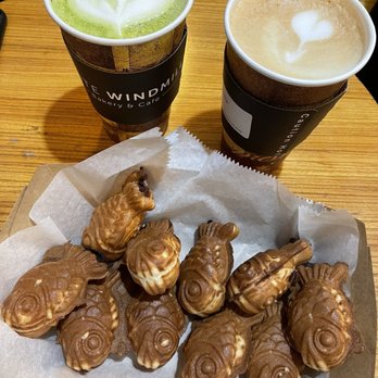 White Windmill - Bean paste taiyaki - Bakeries Near Me - Doraville, Georgia White Windmill - Bean paste taiyaki - Bakeries Near Me - Doraville, Georgia