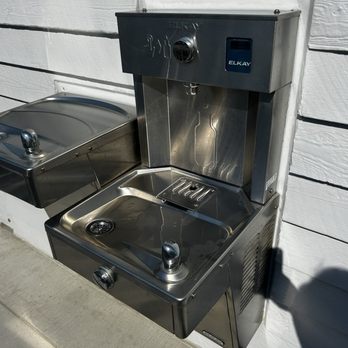Garden City Beach - Ice cold water and it will fill up your bottles or cups. - Beaches Near Me Garden City Beach - Ice cold water and it will fill up your bottles or cups. - Beaches Near Me
