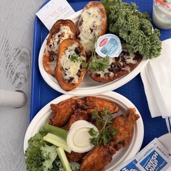Captain's Cove Seaport - Bars Near Me - Bridgeport, Connecticut