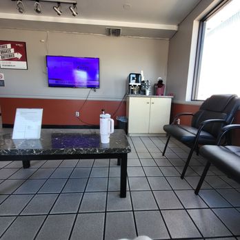 Jiffy Lube - The waiting room in jiffy lube. - Auto Repair Near Me - Los Angeles, California Jiffy Lube - The waiting room in jiffy lube. - Auto Repair Near Me - Los Angeles, California