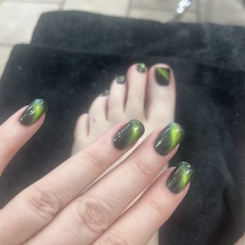 Sassy Nails - Love the cat eye look. Perfect for October - Nail Salons Near Me - Yucca Valley, California Sassy Nails - Love the cat eye look. Perfect for October - Nail Salons Near Me - Yucca Valley, California