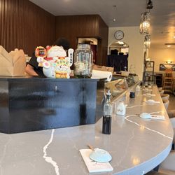 Mountain Flying Fish - Sushi bar seating