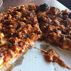 House of Pizza - Burnt bbq chicken pizza