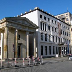 Das Liebermann-Haus rechts da. Ende 2019.