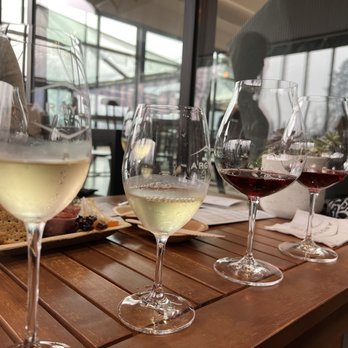 Argyle Winery - Flight - Wineries Near Me - Dundee, Oregon