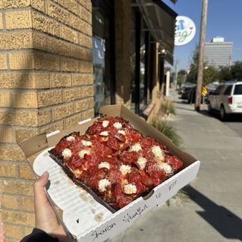 Izzy's Pizza Bus - Red harvest - Food Trucks Near Me - Omaha, Nebraska Izzy's Pizza Bus - Red harvest - Food Trucks Near Me - Omaha, Nebraska