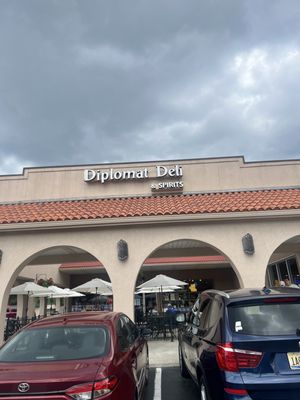 Diplomat Deli by null