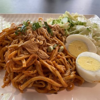 Nai restaurant - Yellow Noodle salad - Sushi Bars Near Me - Buffalo, New York