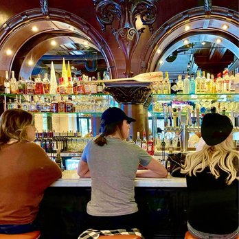 Armand's Pizzeria - Bar - Pizza Near Me - Arlington Heights, Illinois