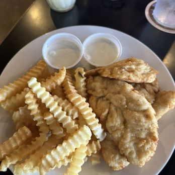 Silver Spring House Restaurant - Fried Chicken Strips and French Fries - American Near Me - Cincinnati, Ohio