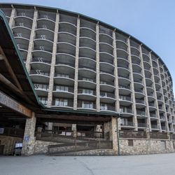 Seven Springs Mountain Resort - Hotel exterior facing slopes