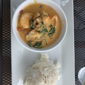 Prai Kitchen - Red curry - Salad Near Me - West Hartford, Connecticut