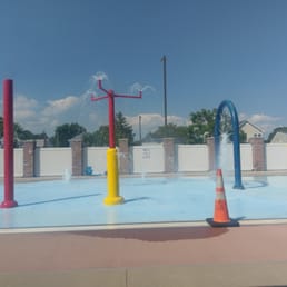 Spray pool Spray pool