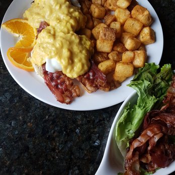 Symposium Cafe Restaurant Barrie - Eggs Benedict with a side of bacon - Desserts Near Me - Barrie, Ontario Symposium Cafe Restaurant Barrie - Eggs Benedict with a side of bacon - Desserts Near Me - Barrie, Ontario