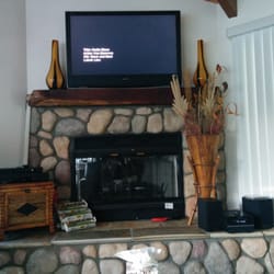 Bamboo Valley Inn - Bamboo view suite: fireplace and television