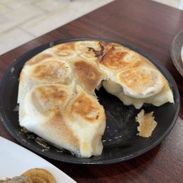 C4. Beef Green Onion Pot Stickers (8Pcs): Dough was on the thicker side.