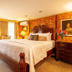 Ivy Lodge Bed and Breakfast - Van Allen Room