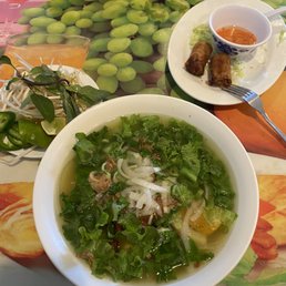 Egg Noodle with Shrimp, Pork, Squid, Imitation Crab & Fish Cake