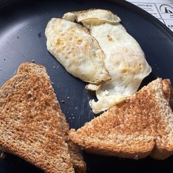 Honey's 50's Cafe - Eggs cooked perfectly