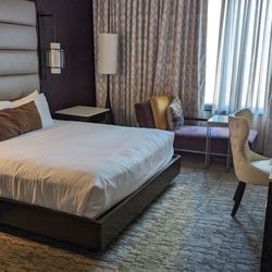 Ambassador Hotel Kansas City, Autograph Collection - King Room