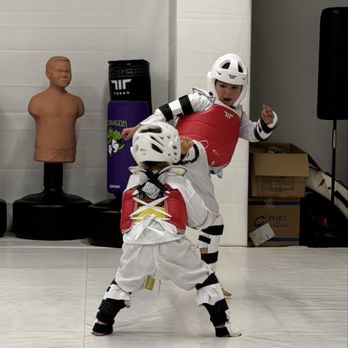 Escolta Martial Arts - Sparring 5yr old - Kickboxing Near Me - Redwood City, California Escolta Martial Arts - Sparring 5yr old - Kickboxing Near Me - Redwood City, California