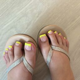 Lemon lime acrylic pedicure Lemon lime acrylic pedicure