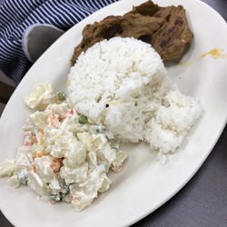 Restaurante Ecuatoriano Las Penas - Rusa (potato salad) con carne frita