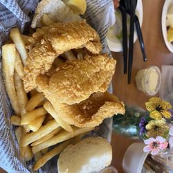 Me Me's New Orleans Cafe & Catering - Fried catfish platter