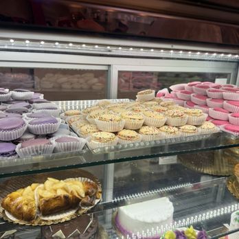 Modern Pastry Shop - French Macarons - Bakeries Near Me - Boston, Massachusetts