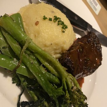 Earls Kitchen + Bar - Cocktail Bars Near Me - Plano, Texas