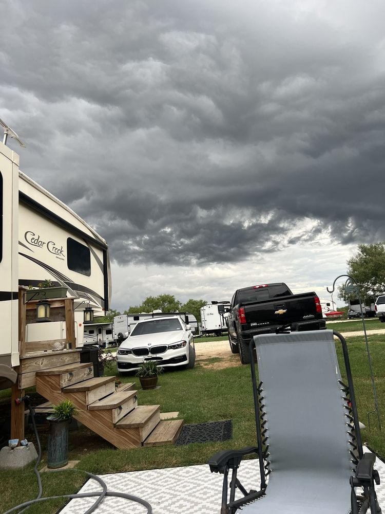 WINDMILL CROSSING RV PARK Updated September 2024 18 Photos 140 Mesquite Ln, La Vernia