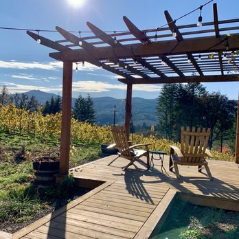 Chris James Cellars - Wine Tasting Room Near Me - Carlton, Oregon