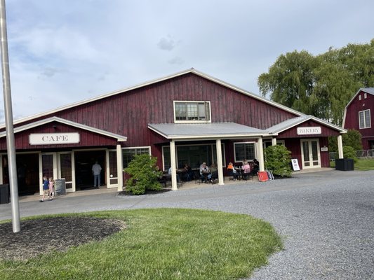 Beak & Skiff Apple Hill Campus / 1911 Tasting Room by null