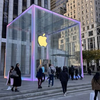 Apple - FOTH Apple Fifth Avenue: The cube is back - Apple